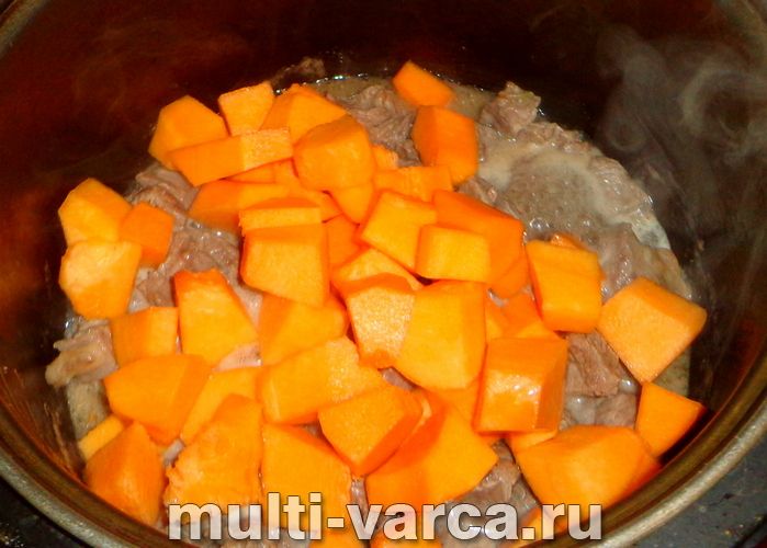 Яловичина з гарбузом у мультиварці