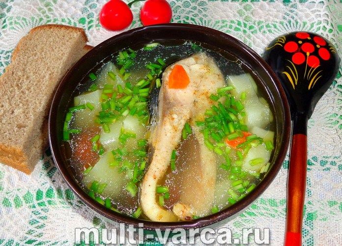Юшка з коропа в мультиварці