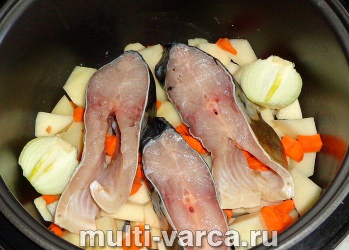 Юшка з коропа в мультиварці