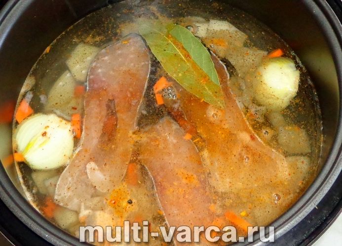 Юшка з коропа в мультиварці