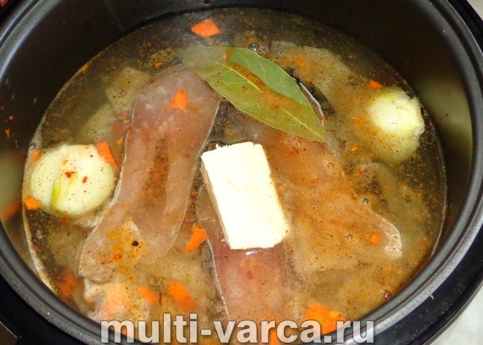 Юшка з коропа в мультиварці