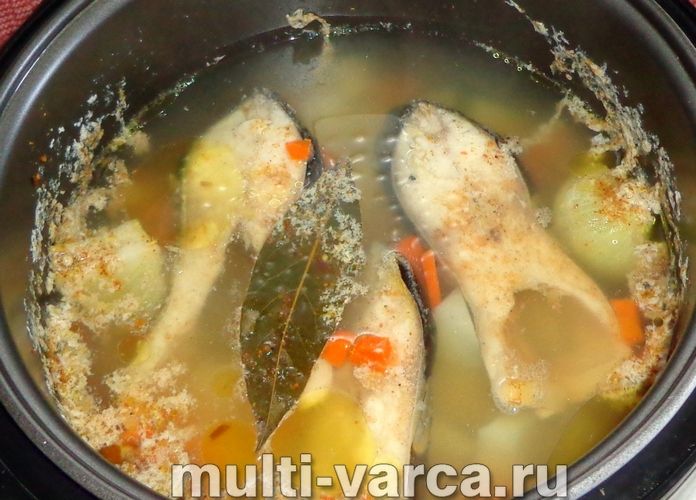 Юшка з коропа в мультиварці