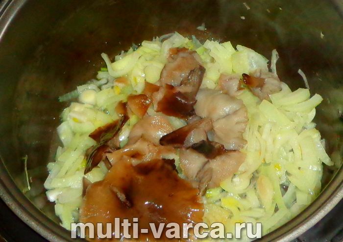 Качка з грибами в мультиварці