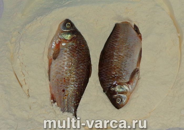 Карась у сметані в мультиварці