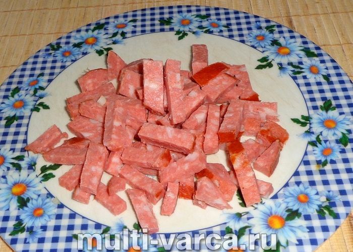 Картопля, тушкована з копченою ковбасою