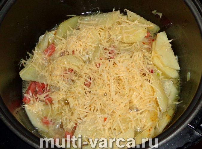 Картопля, тушкована з копченою ковбасою