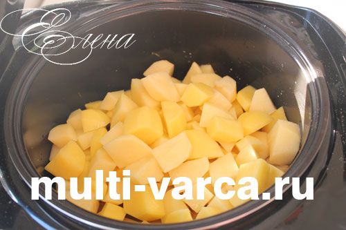 Картопля з курячими ніжками в мультиварці