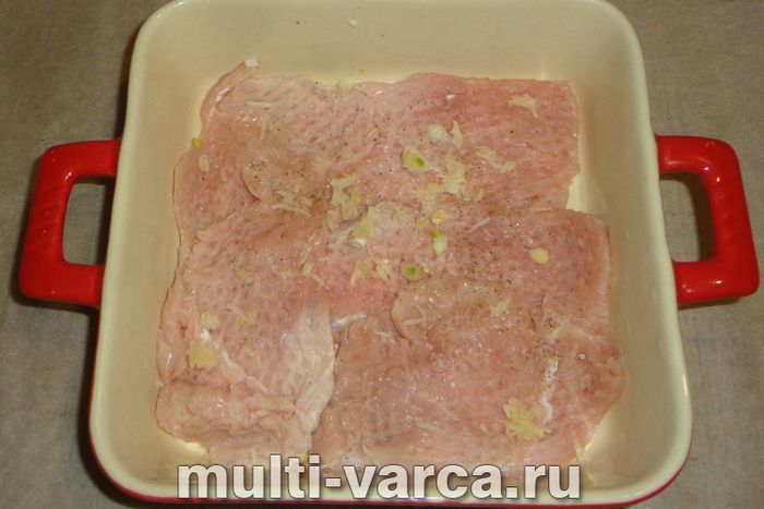 Картопляна запіканка з індичкою в духовці