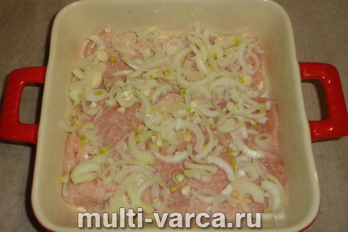 Картопляна запіканка з індичкою в духовці