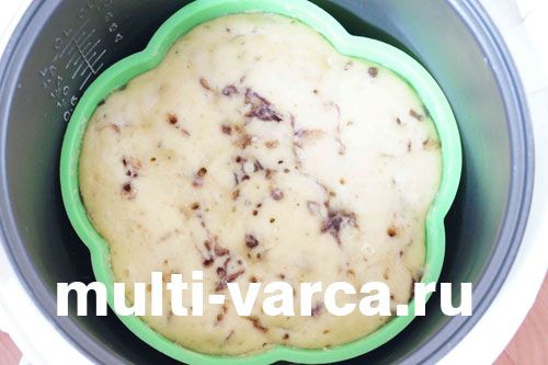 Кекс із шоколадною начинкою в мультиварці