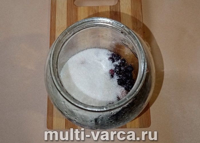 Компот із черешні та смородини на зиму