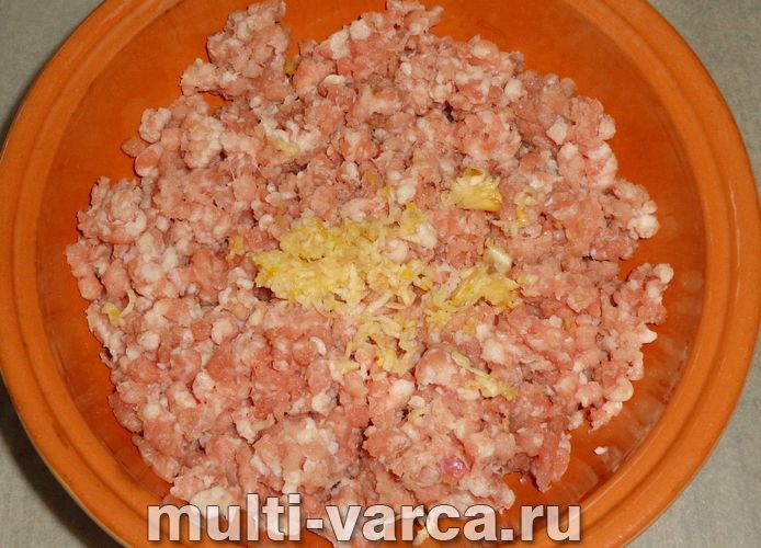 Котлети зі свинини на пару в мультиварці