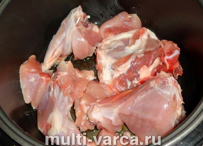 Кролик із чорносливом у мультиварці