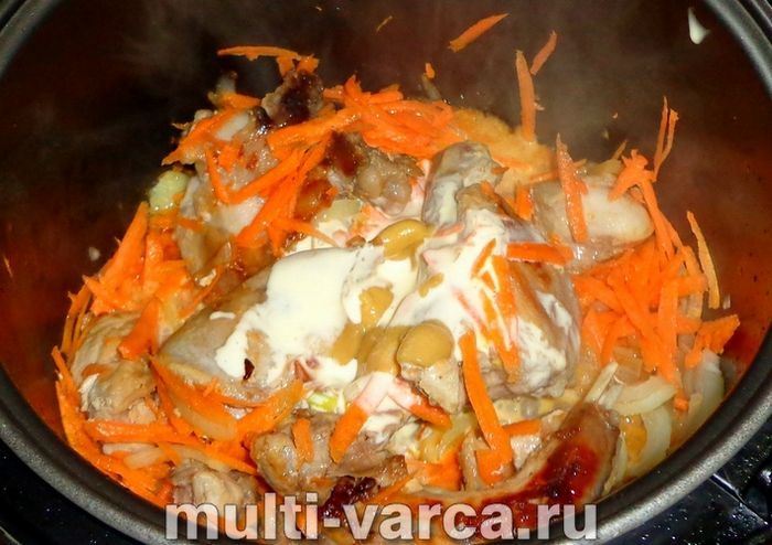 Кролик із чорносливом у мультиварці