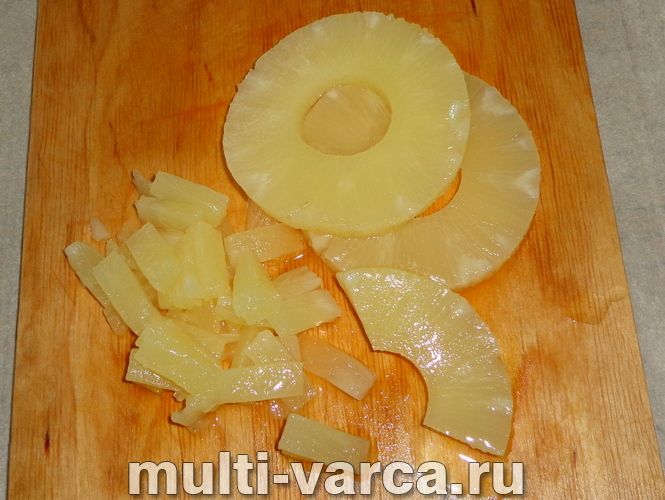 Курячі рулетики з ананасами в духовці