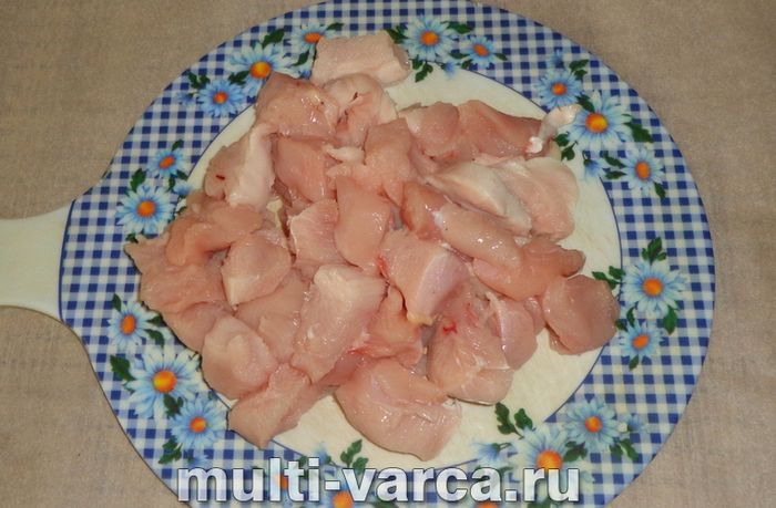 Курка тушкована з кабачками в мультиварці