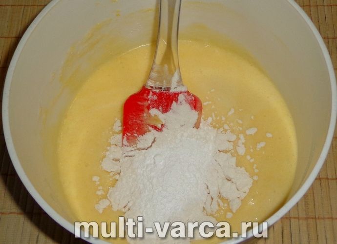 Лимонний бісквіт у мультиварці