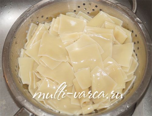 Лінива лазанья в мультиварці з макаронів Бешбармак із фаршем