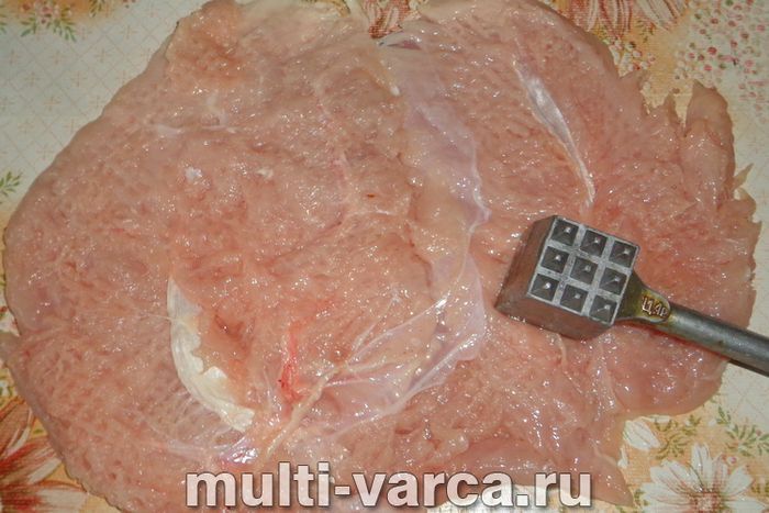 М'ясний рулет із сиром у духовці