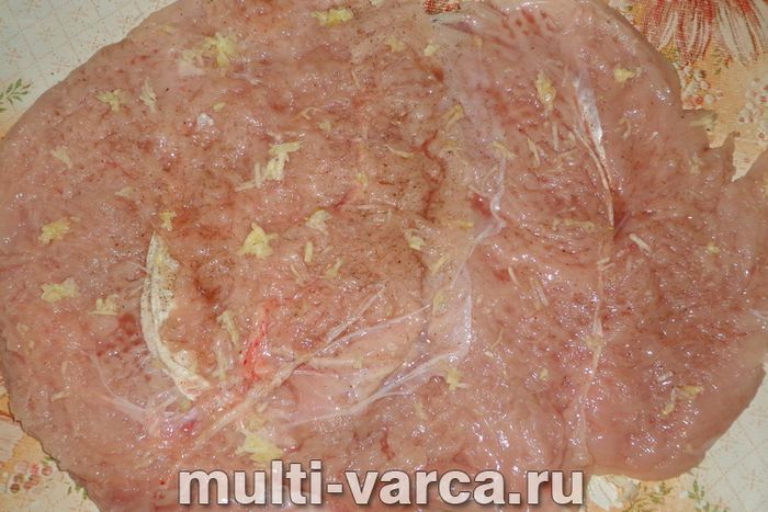 М'ясний рулет із сиром у духовці