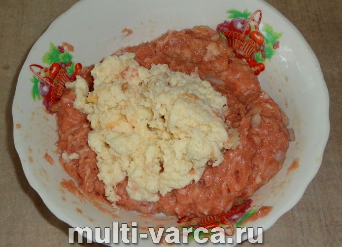 Макарони з котлетами в мультиварці
