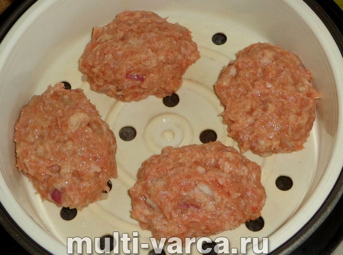 Макарони з котлетами в мультиварці