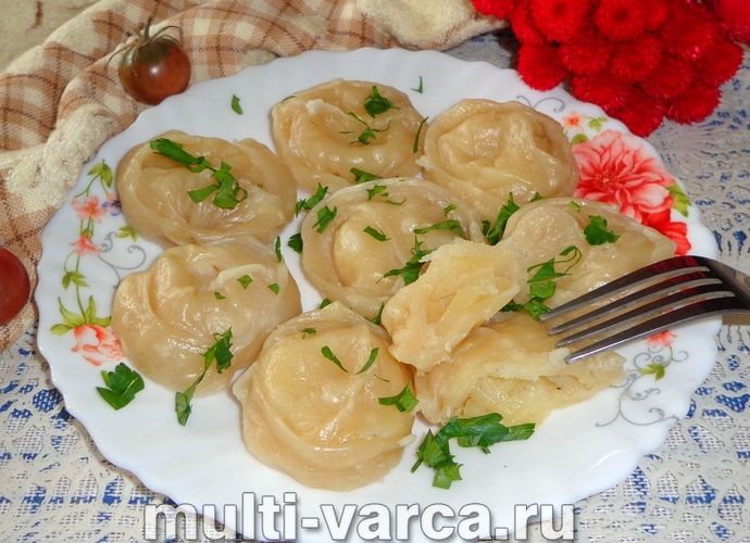 Манти з картоплею в мультиварці