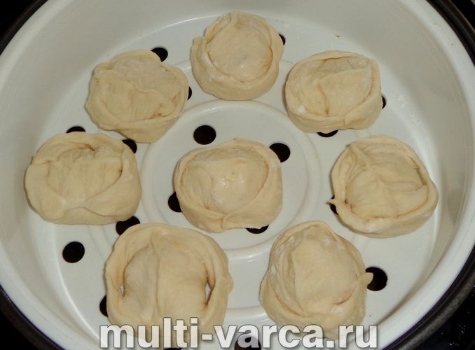 Манти з картоплею в мультиварці