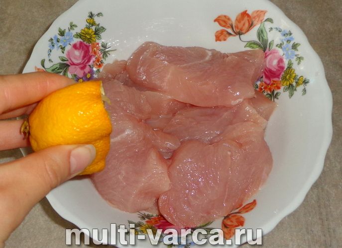 Медальйони з індички в мультиварці