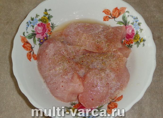 Медальйони з індички в мультиварці