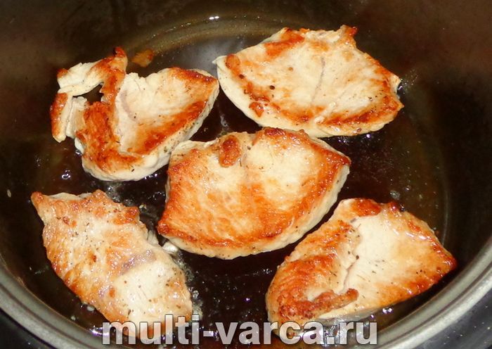 Медальйони з індички в мультиварці