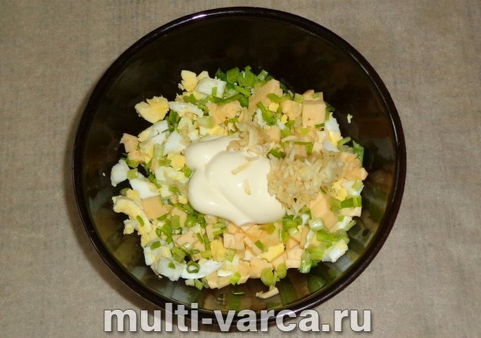 Огірки сиром і яйцем