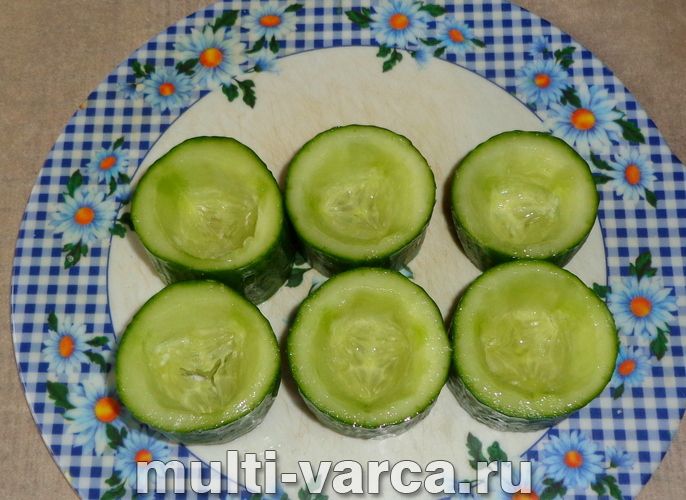 Огірки сиром і яйцем
