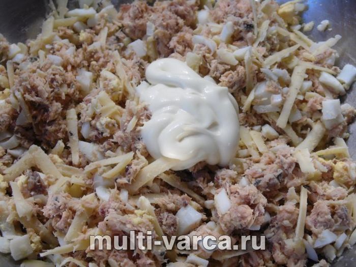Печена картопля з начинкою з консервованого лосося