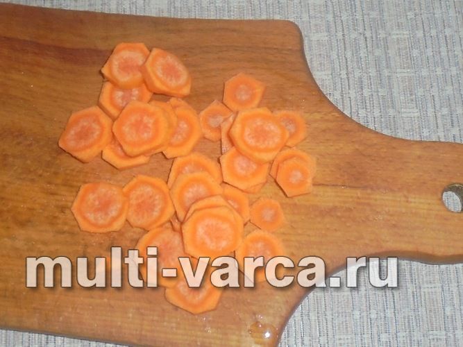 Печені яблука з чорносливом і морквою
