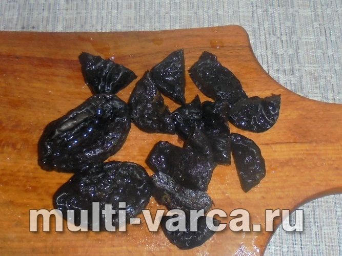 Печені яблука з чорносливом і морквою