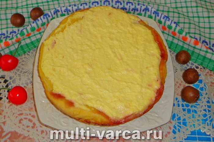 Пиріг із сиром і вишнею в мультиварці