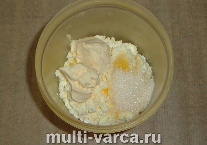 Пиріг із сиром і вишнею в мультиварці