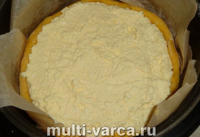 Пиріг із сиром і вишнею в мультиварці