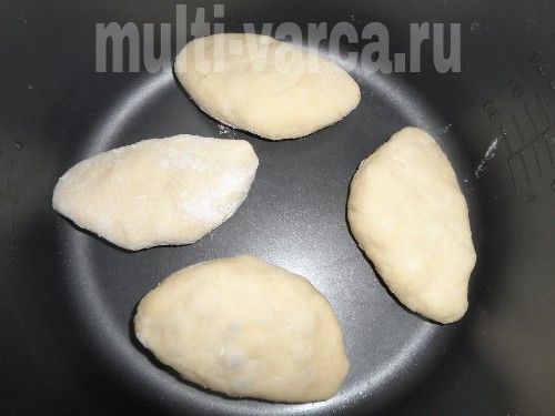 Пиріжки із солодкого тіста з лісовою полуницею