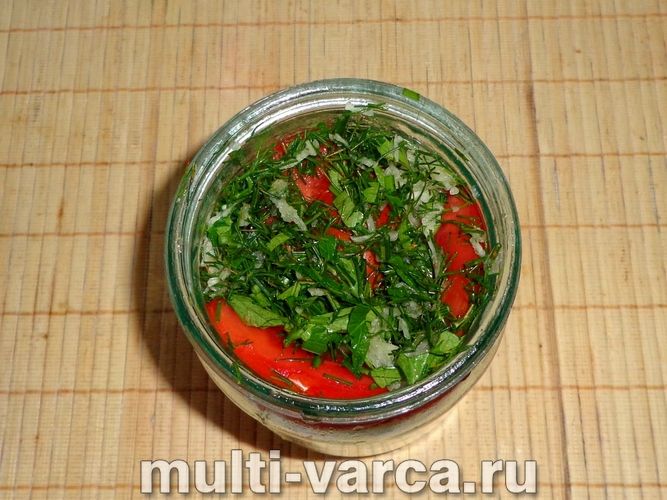 Помідори із зеленню та часником на зиму