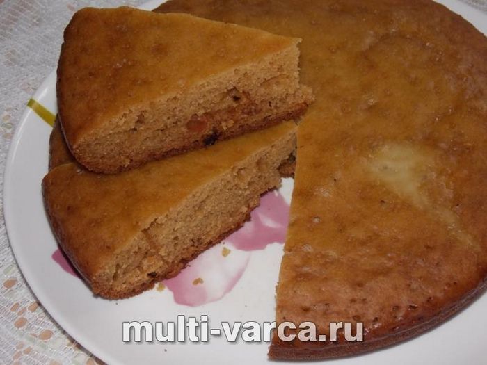 Простий кекс із родзинками на кефірі