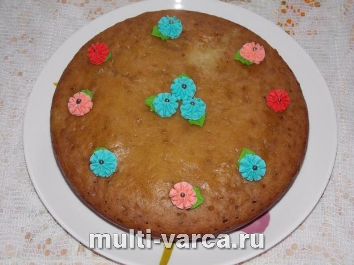 Простий кекс із родзинками на кефірі