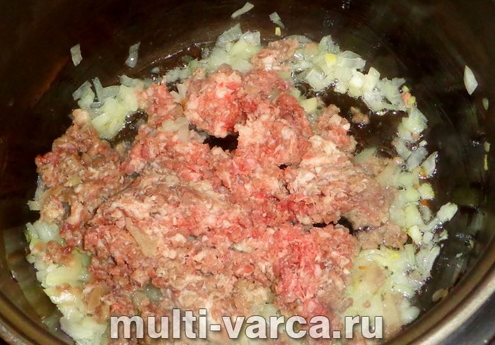 Рис із фаршем і кабачками в мультиварці