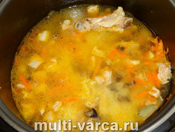 Рис із грибами та куркою в мультиварці