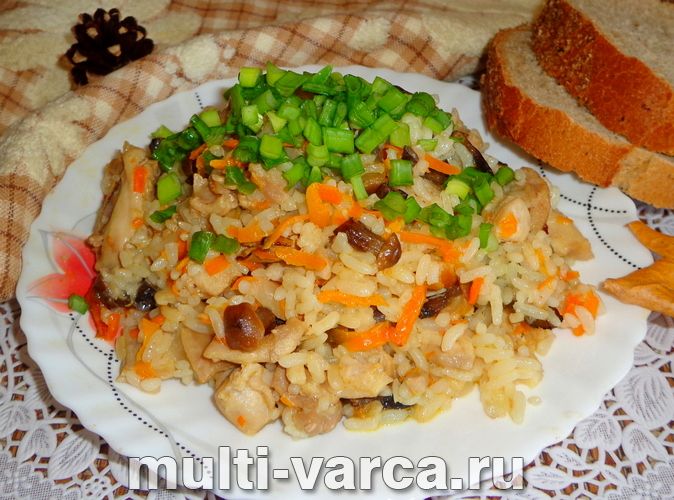 Рис із грибами та куркою в мультиварці