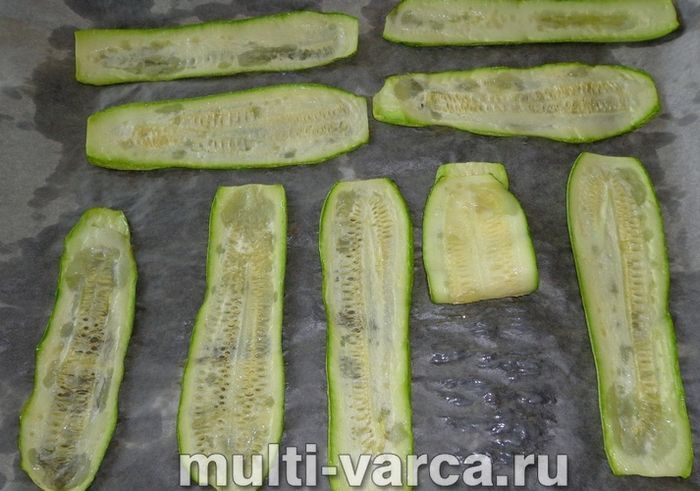 Рулетики з кабачка з курячою грудкою в мультиварці
