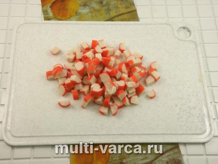 Салат із рисом, сьомгою та морепродуктами