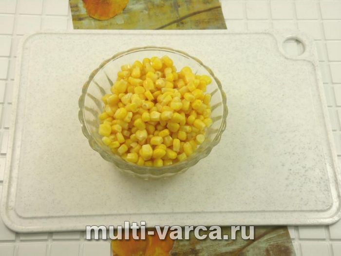 Салат із рисом, сьомгою та морепродуктами