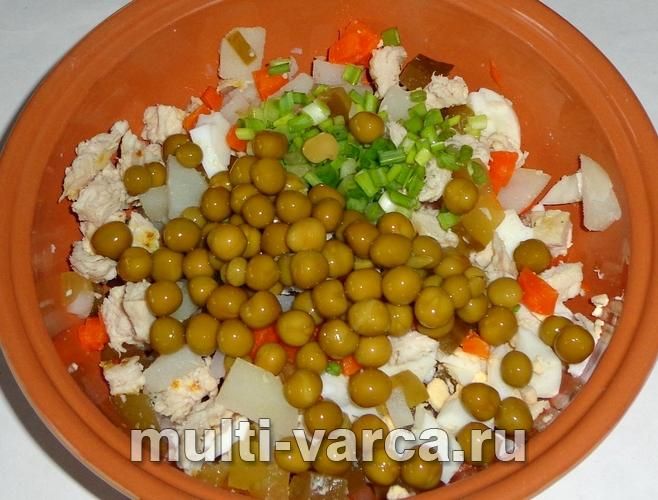 Салат «Олів'є» з курячою грудкою